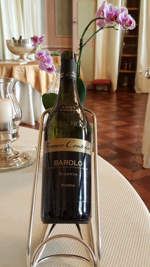 Бутылка знаменитого вина Бароло