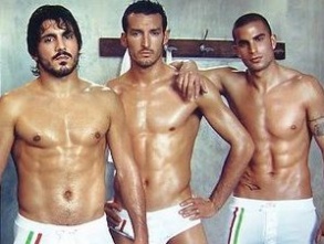 Итальянские футболисты - типичные мачо!