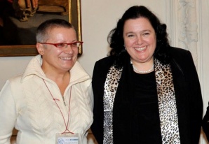 Зоя Суровцева и Светлана Адаксина, главный хранитель Эрмитажа, на открытии выставки «Императорский фарфор» Эрмитажа в Турине в 2009 г.