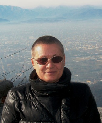 Зоя Суровцева на холме Суперга, с видом на Турин, где находится знаменитая базилика Суперга